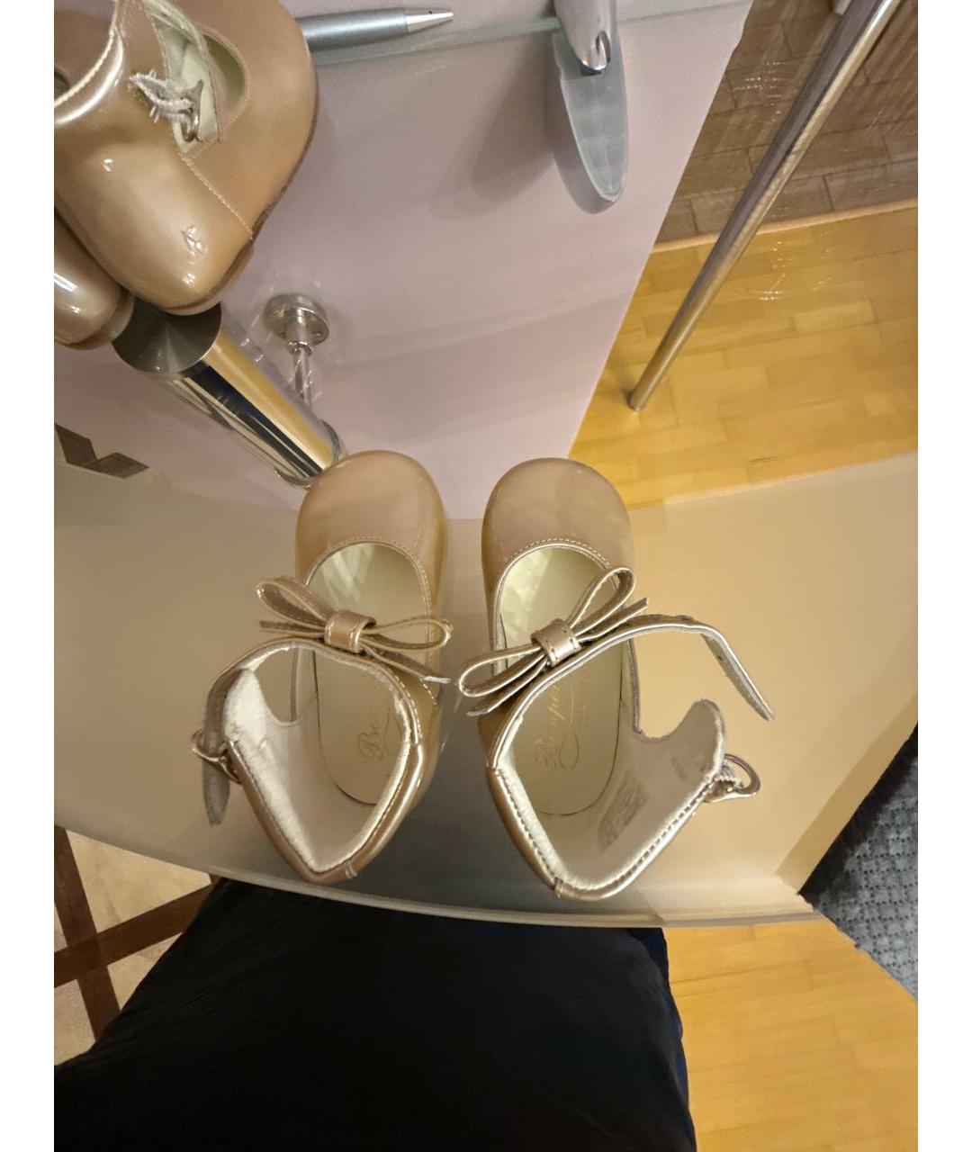 BONPOINT Бежевые балетки и туфли из лакированной кожи, фото 3