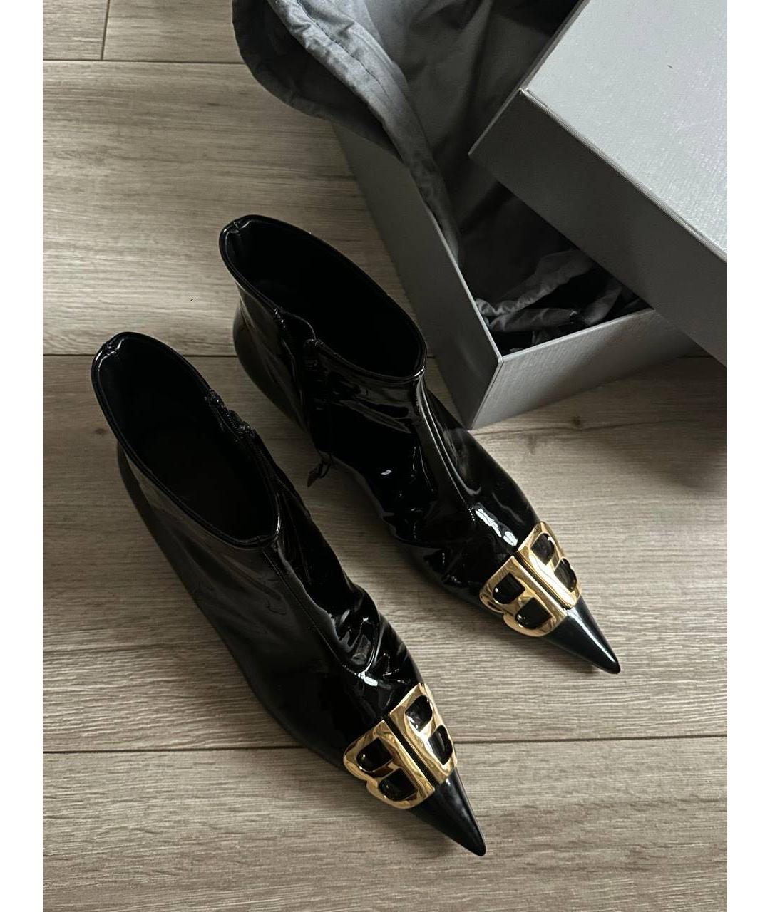 BALENCIAGA Черные ботильоны из лакированной кожи, фото 2