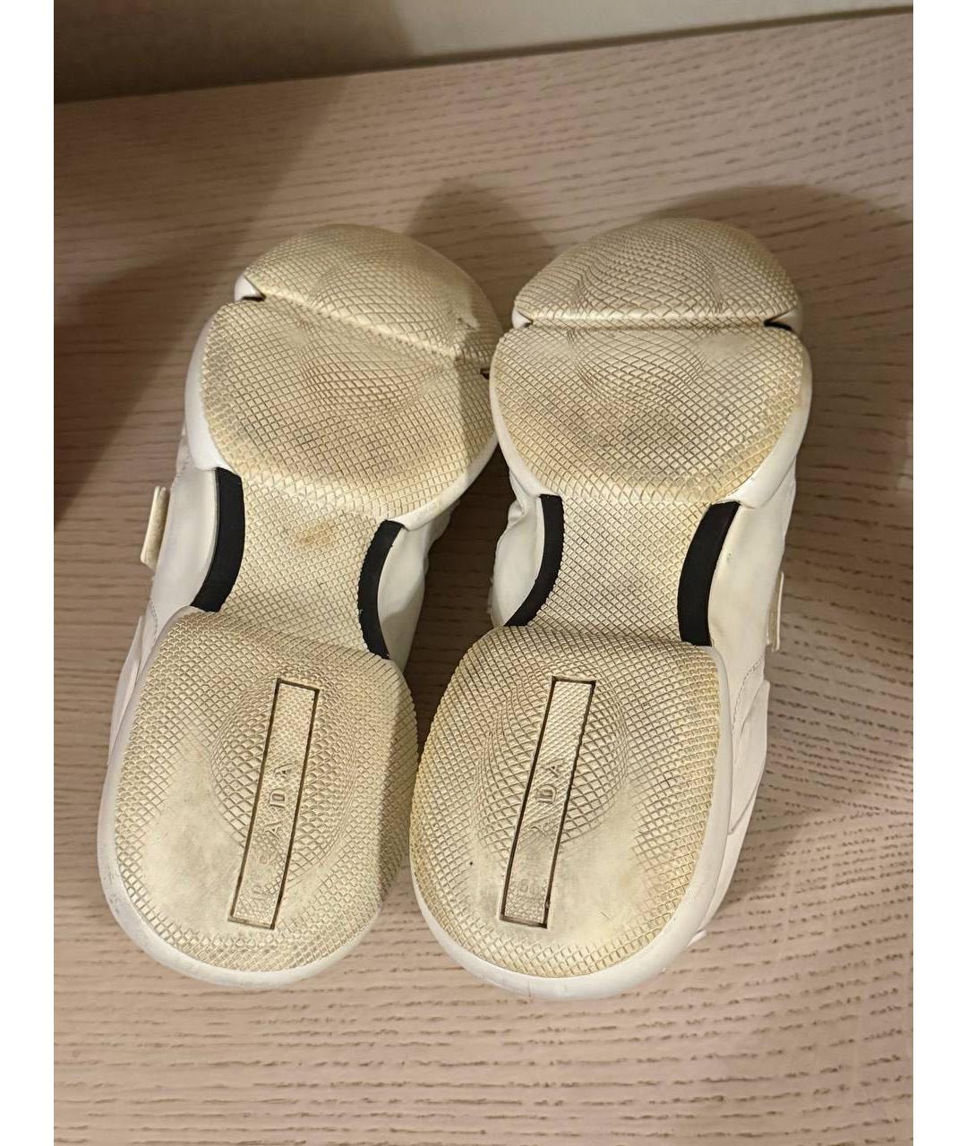 PRADA Белые низкие кроссовки / кеды, фото 5