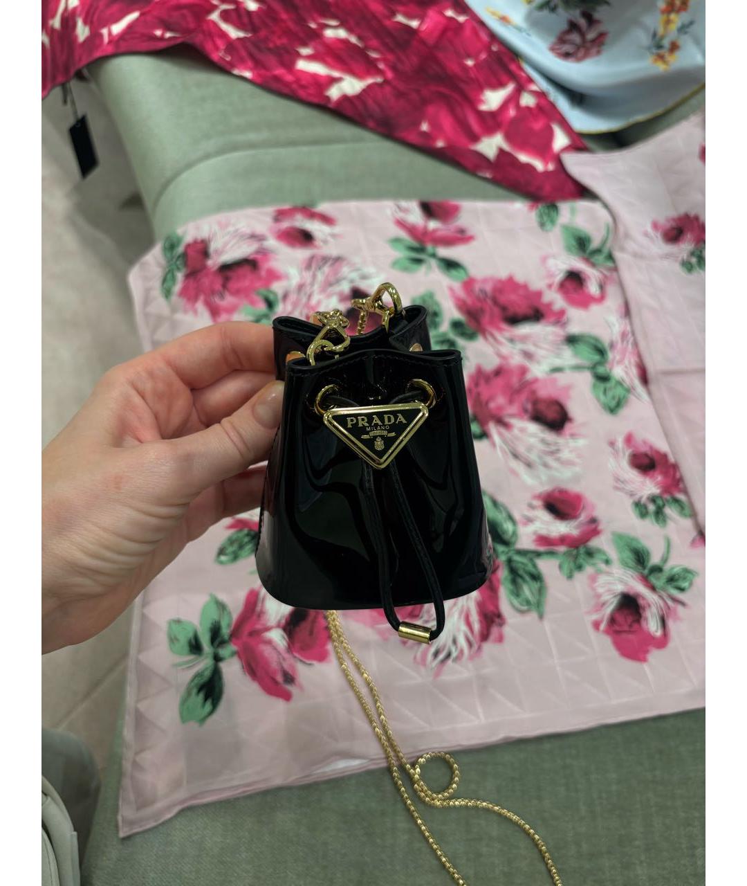 PRADA Черная сумка через плечо из лакированной кожи, фото 5