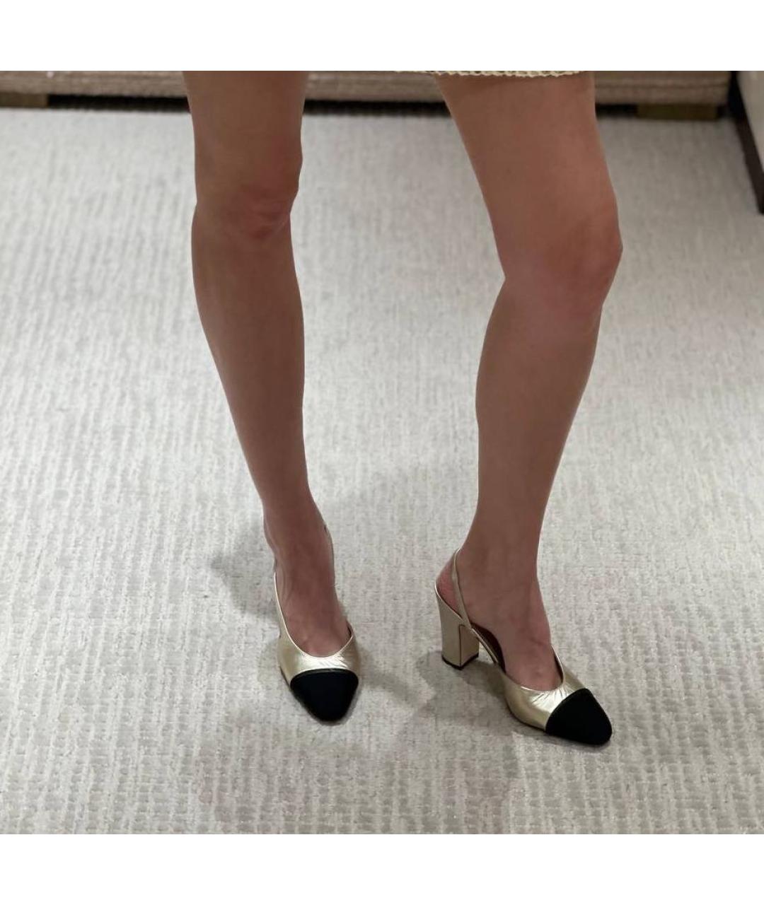 CHANEL Золотые кожаные туфли, фото 6