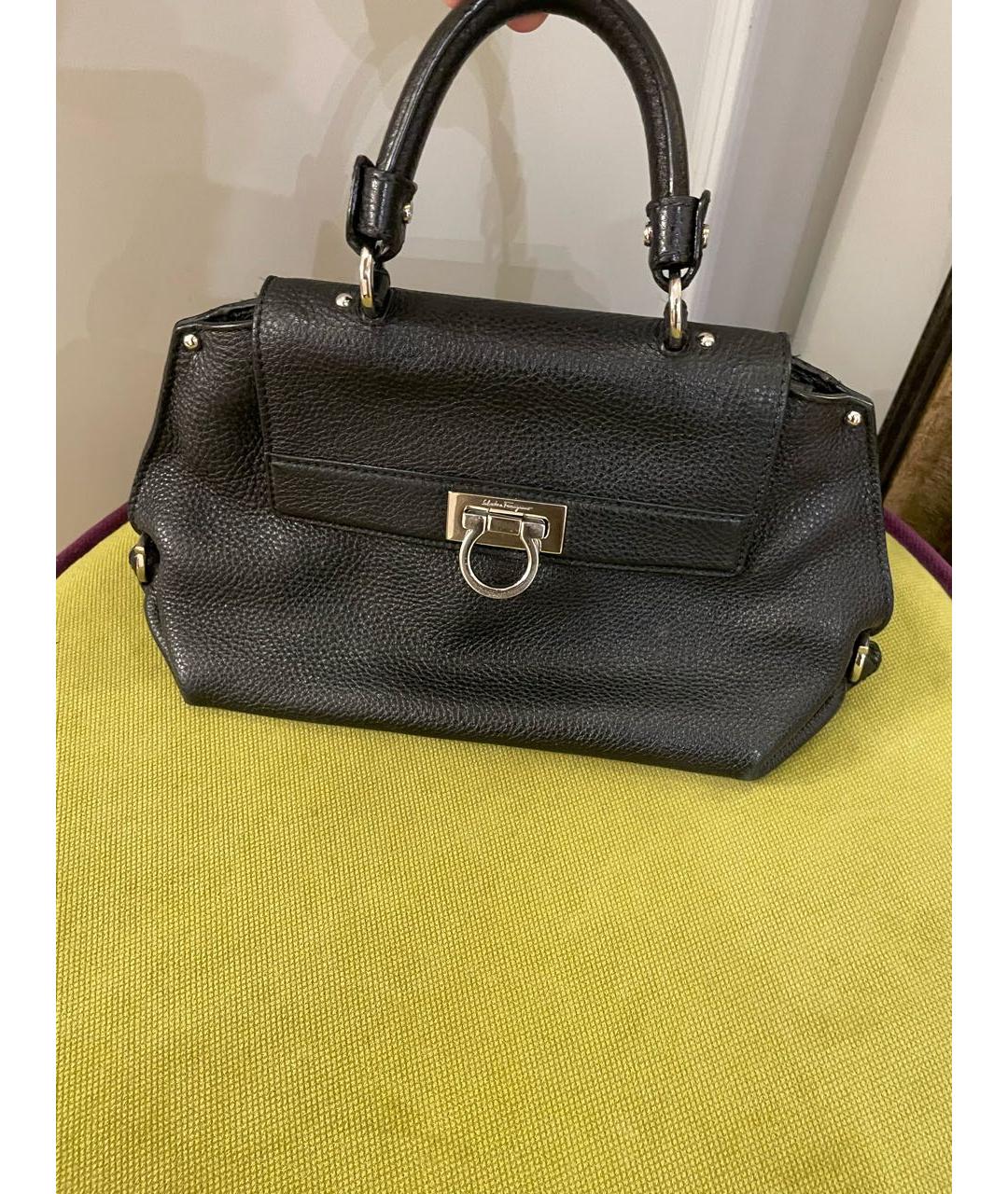 FERRAGAMO Черная кожаная сумка через плечо, фото 5