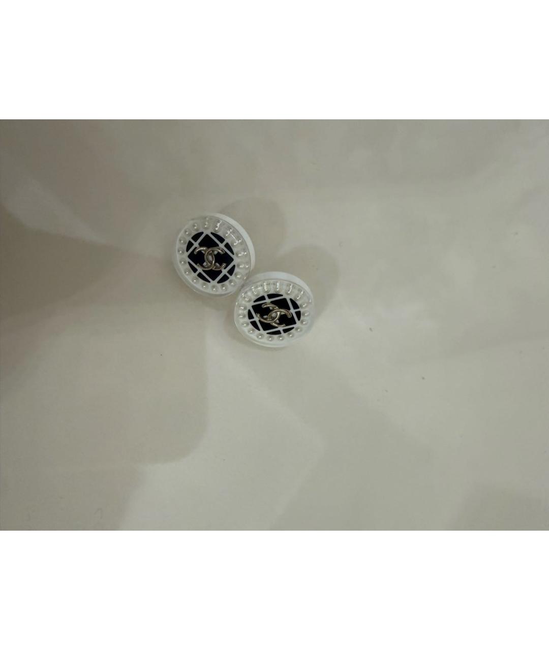 CHANEL Белые металлические серьги, фото 3
