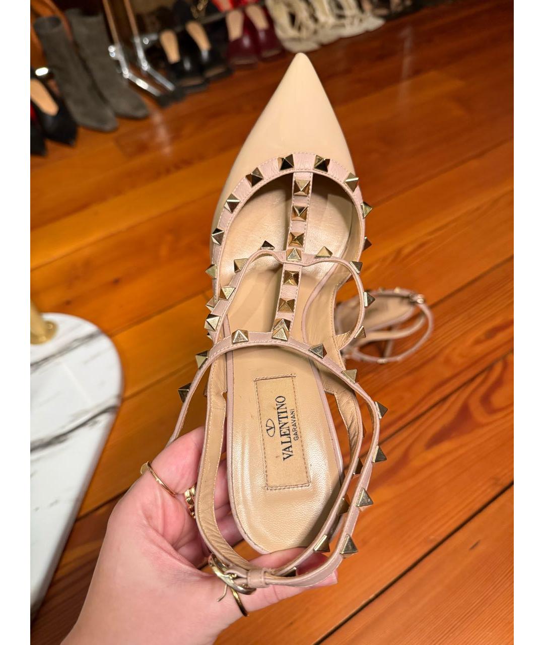 VALENTINO Бежевые туфли из лакированной кожи, фото 7