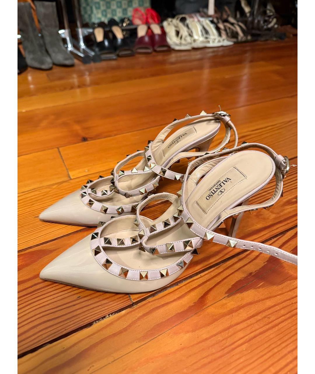 VALENTINO Бежевые туфли из лакированной кожи, фото 4