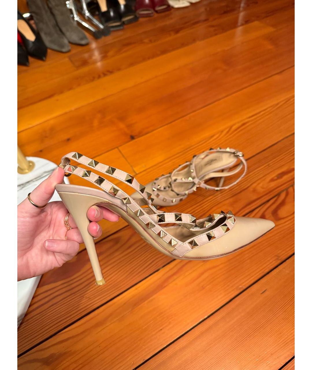 VALENTINO Бежевые туфли из лакированной кожи, фото 8