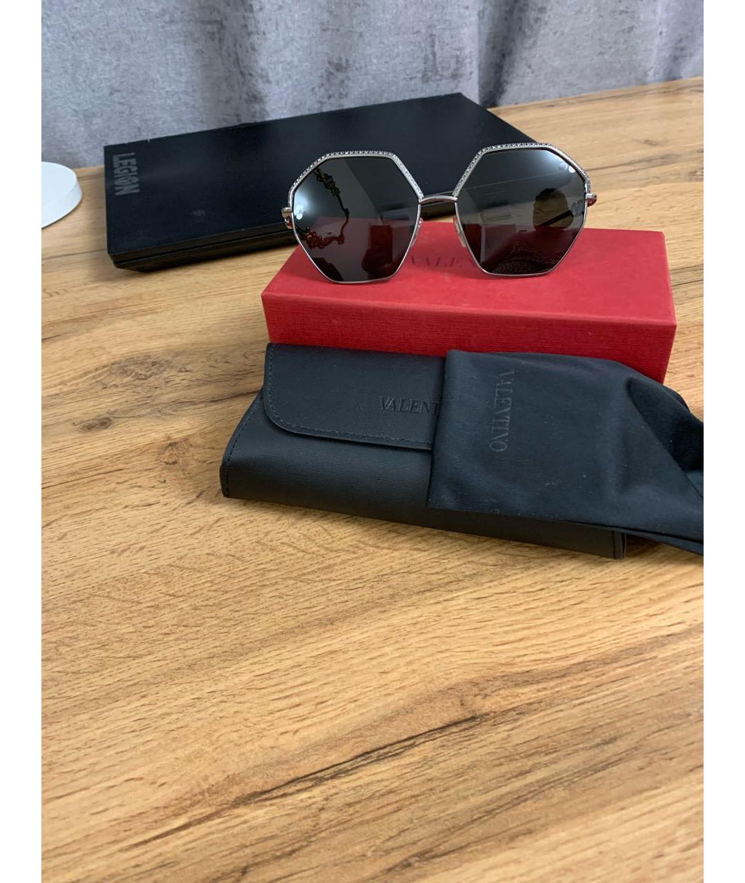 VALENTINO Антрацитовые металлические солнцезащитные очки, фото 7