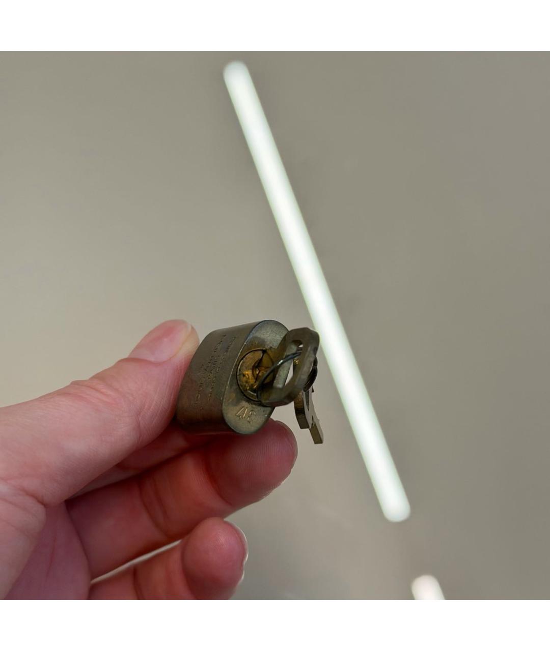 LOUIS VUITTON Золотой брелок, фото 3