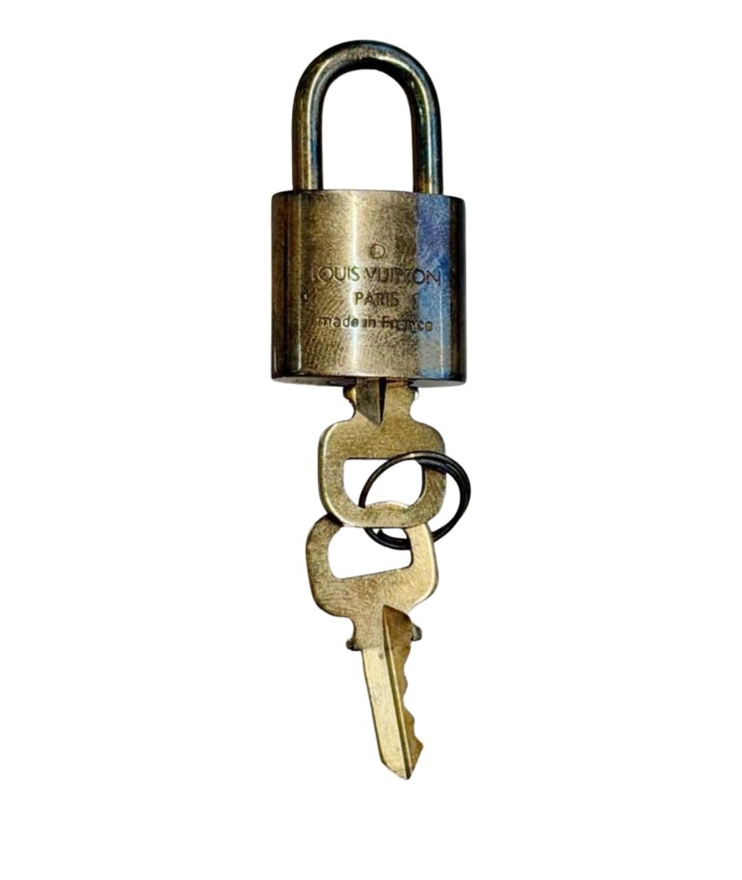 LOUIS VUITTON Золотой брелок, фото 1