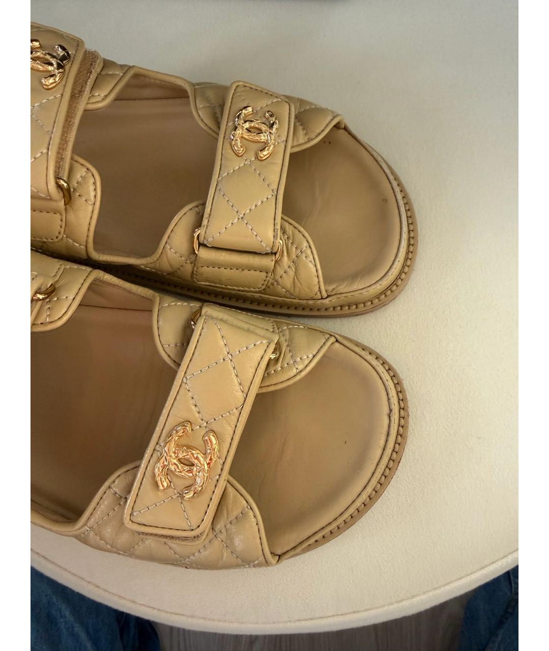 CHANEL Бежевые кожаные сандалии, фото 3