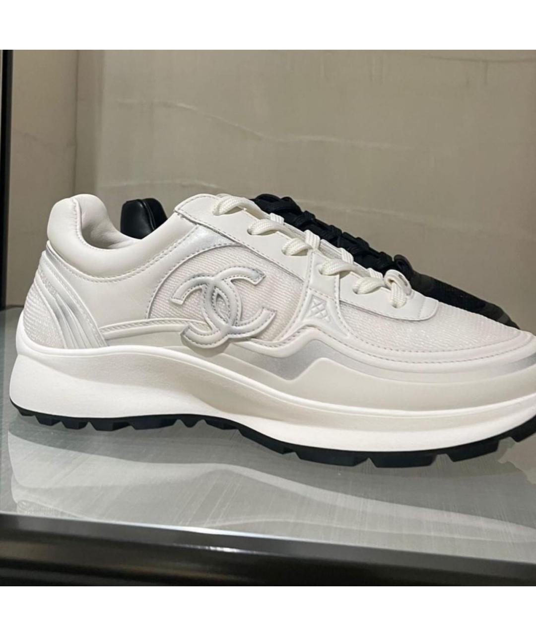 CHANEL Белые кожаные кроссовки, фото 2