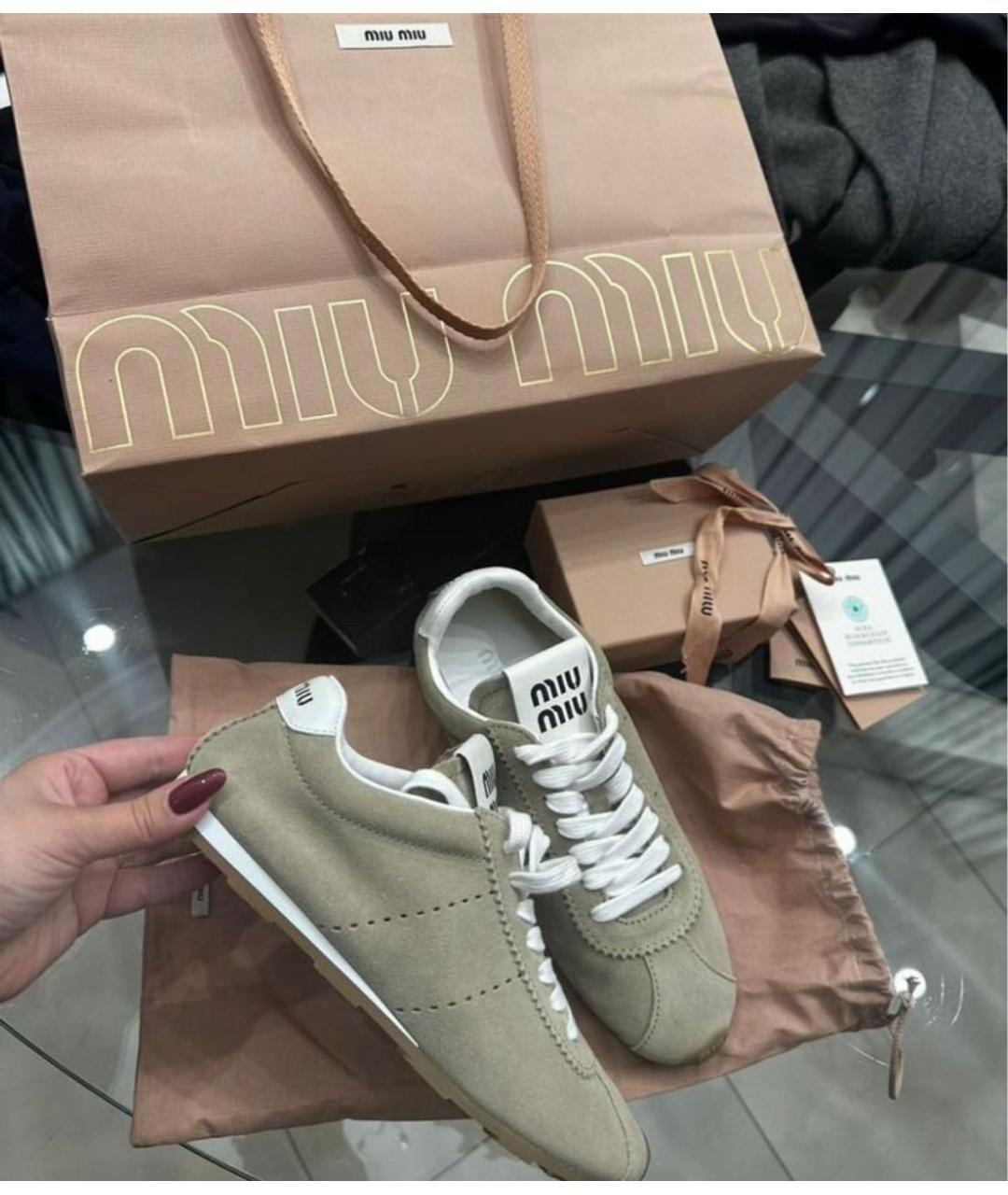 MIU MIU Бежевые замшевые кроссовки, фото 2