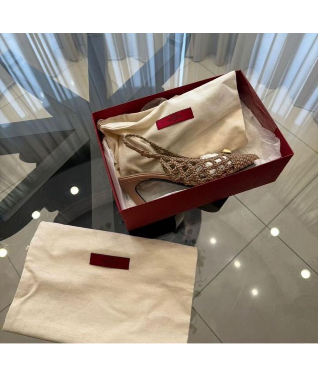 VALENTINO Бежевые кожаные босоножки, фото 8