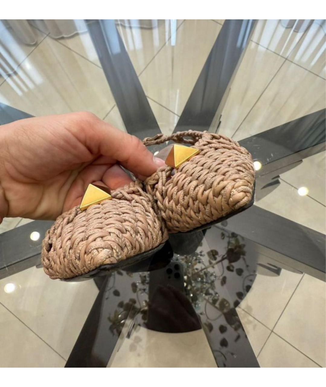 VALENTINO Бежевые кожаные босоножки, фото 5