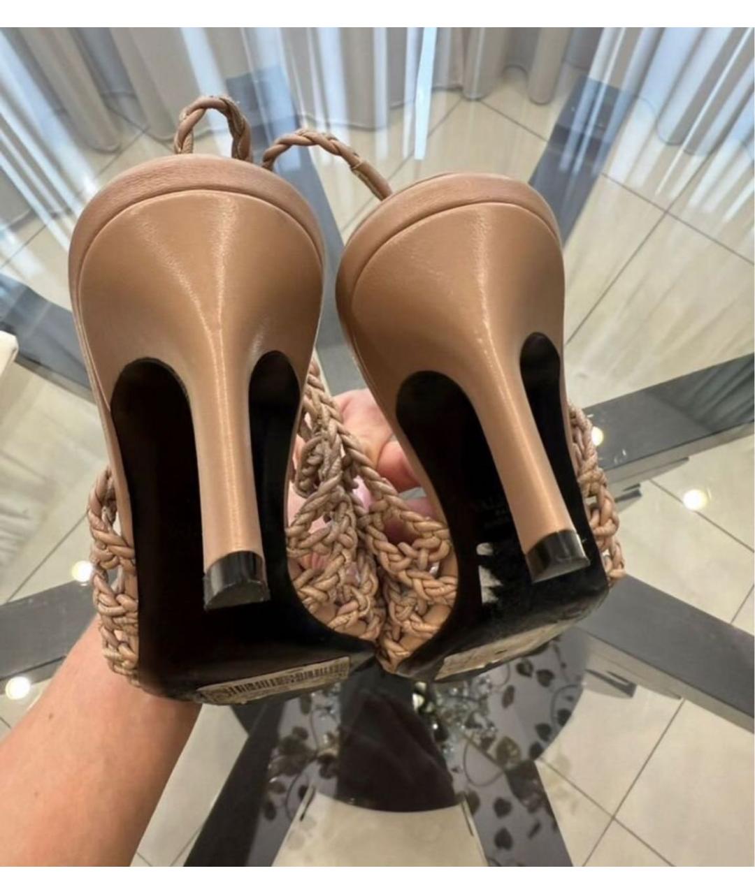 VALENTINO Бежевые кожаные босоножки, фото 4