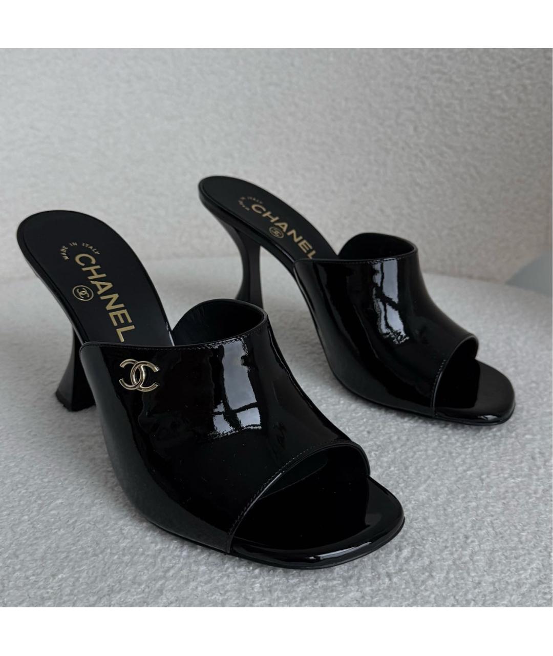 CHANEL Черные мюли из лакированной кожи, фото 5