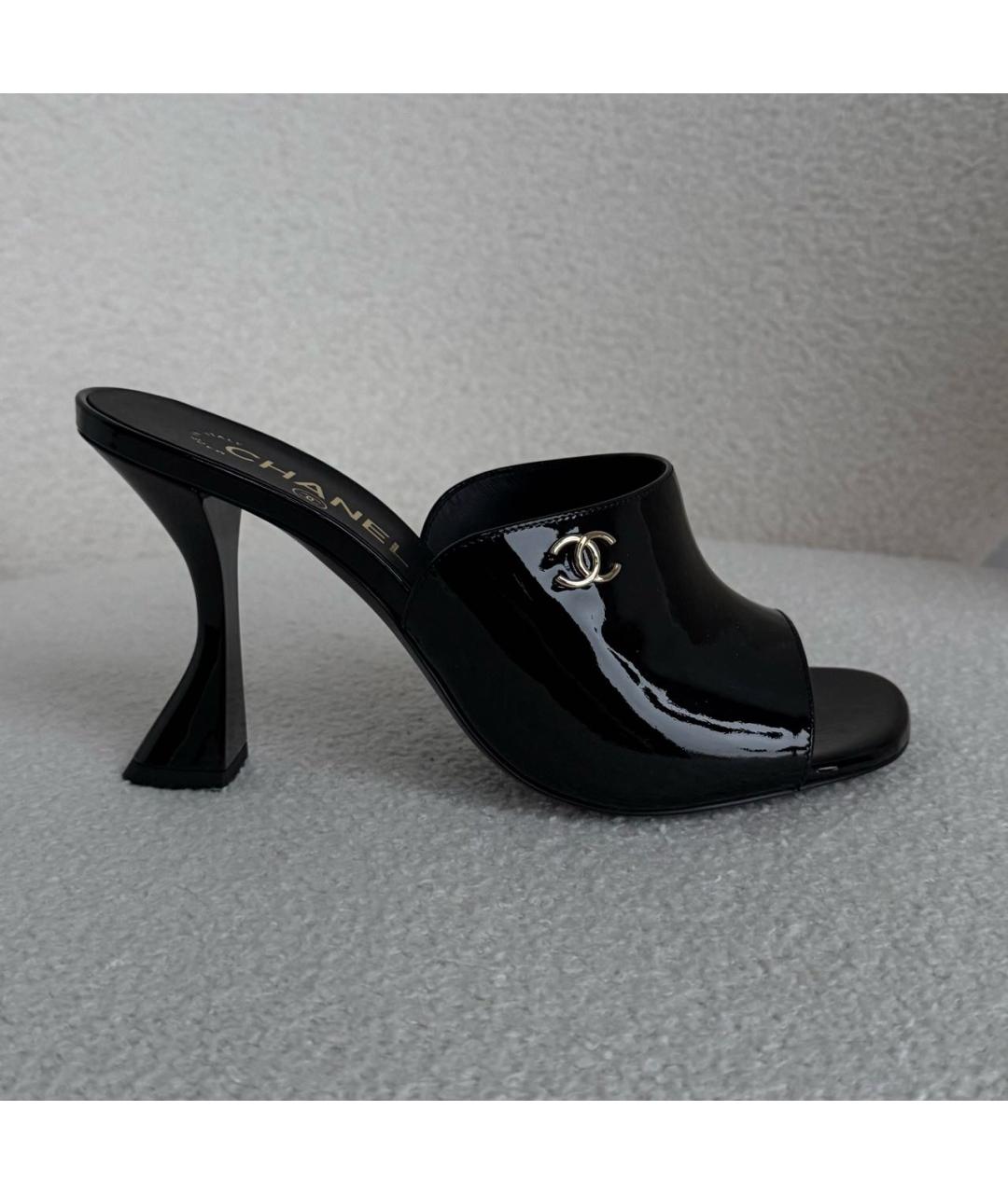 CHANEL Черные мюли из лакированной кожи, фото 6