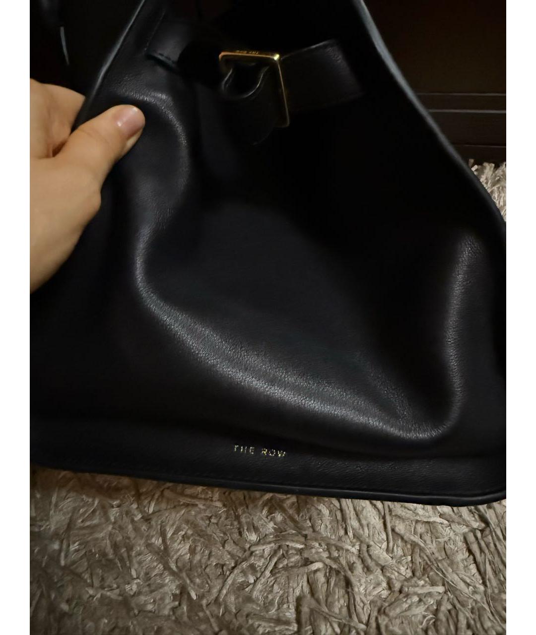 THE ROW Черная кожаная сумка с короткими ручками, фото 5