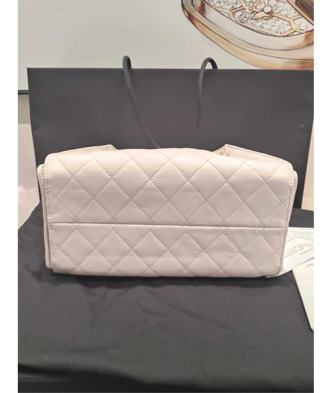 CHANEL Белая кожаная сумка через плечо, фото 5
