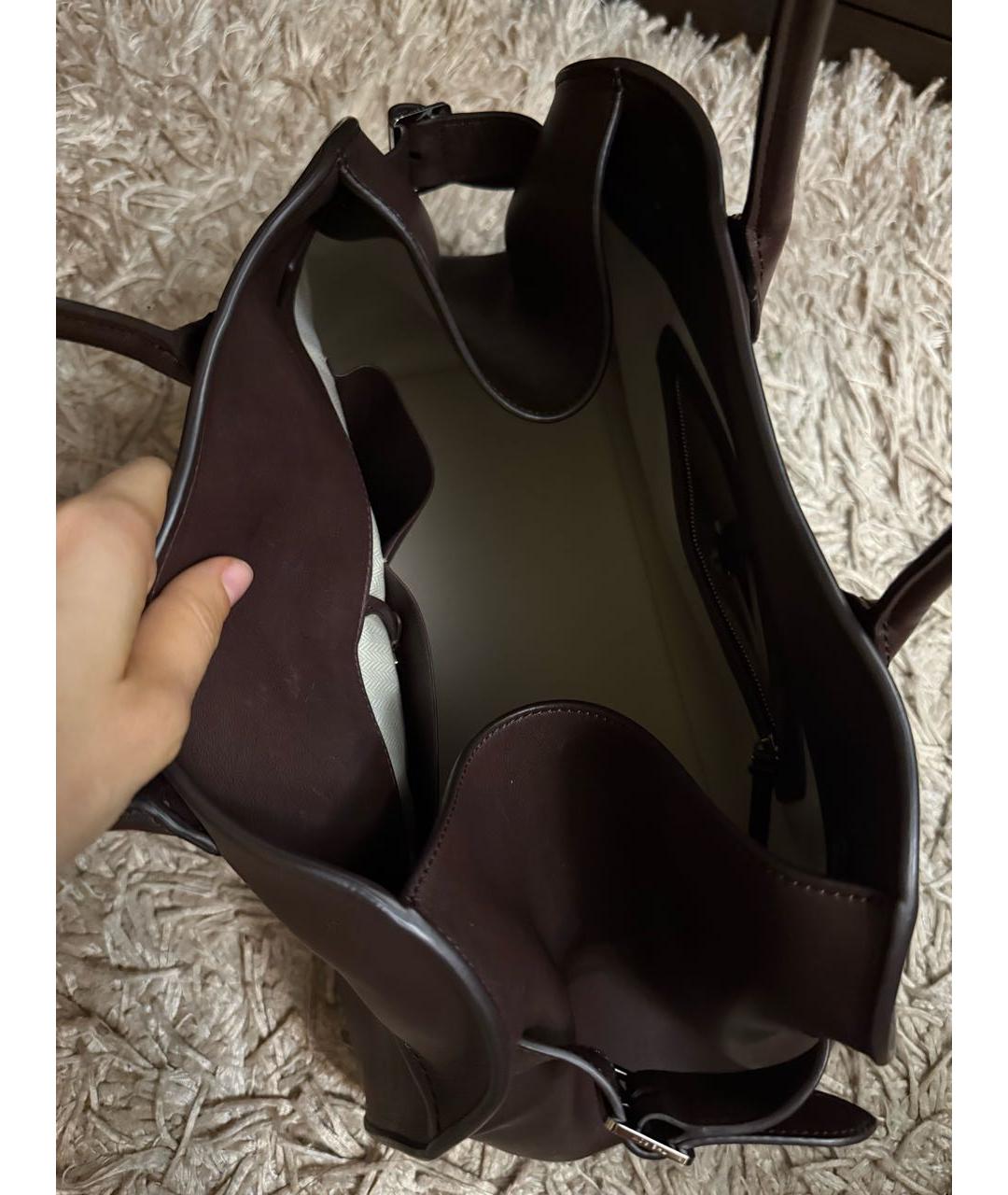 THE ROW Коричневая кожаная сумка тоут, фото 6