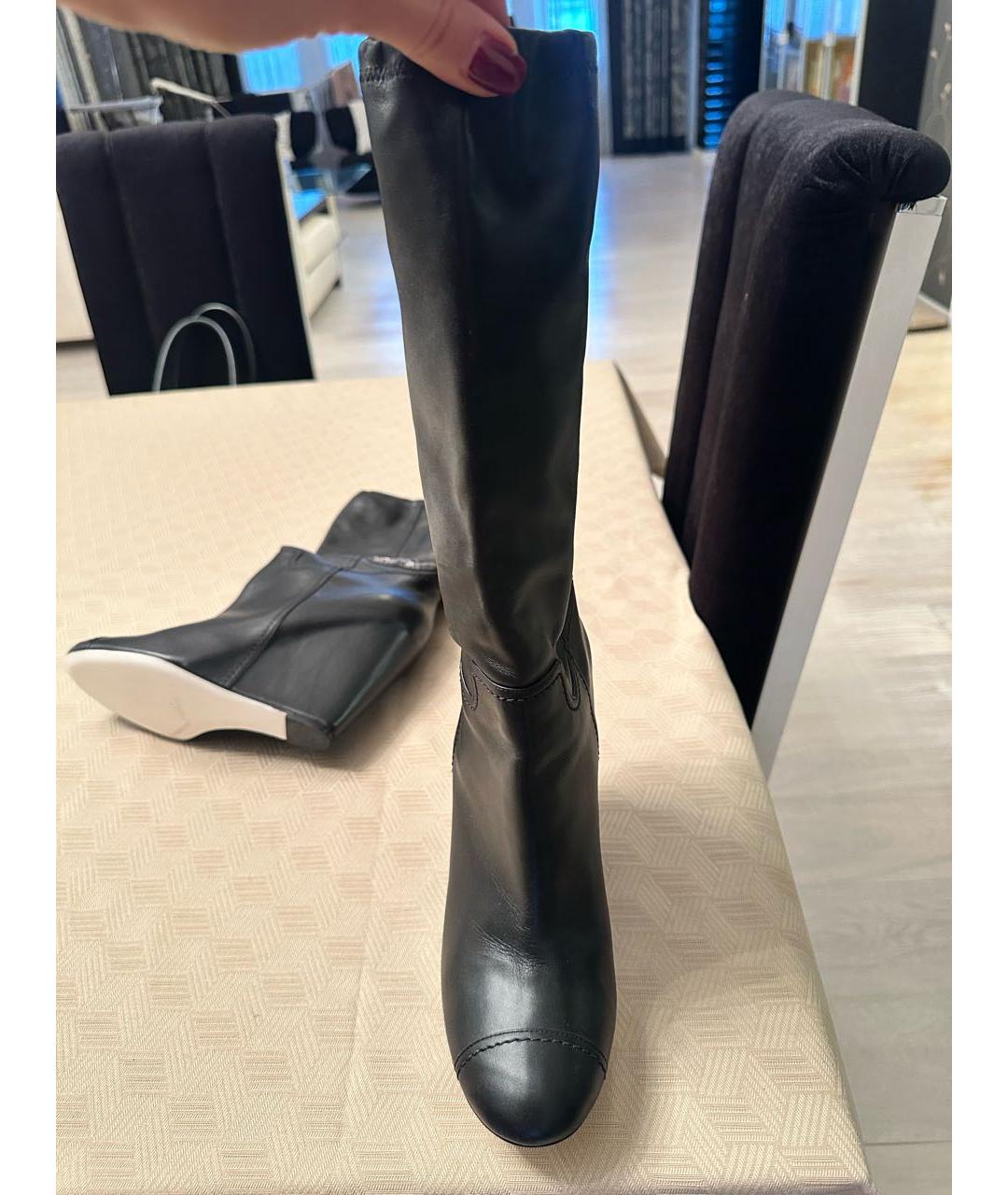 CHANEL Черные кожаные сапоги, фото 2