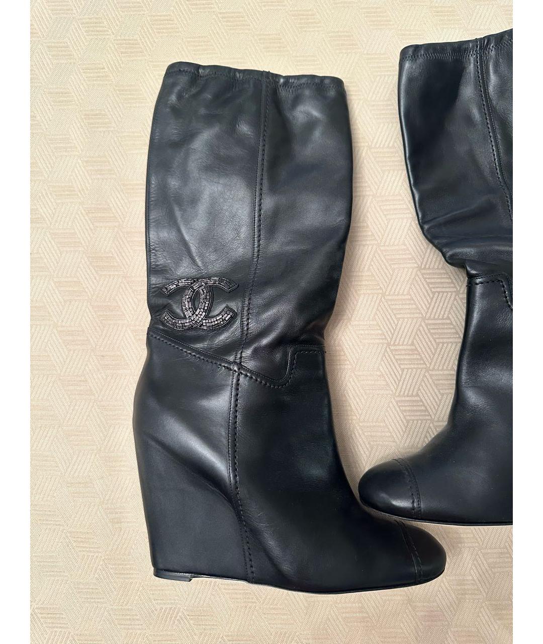 CHANEL Черные кожаные сапоги, фото 6