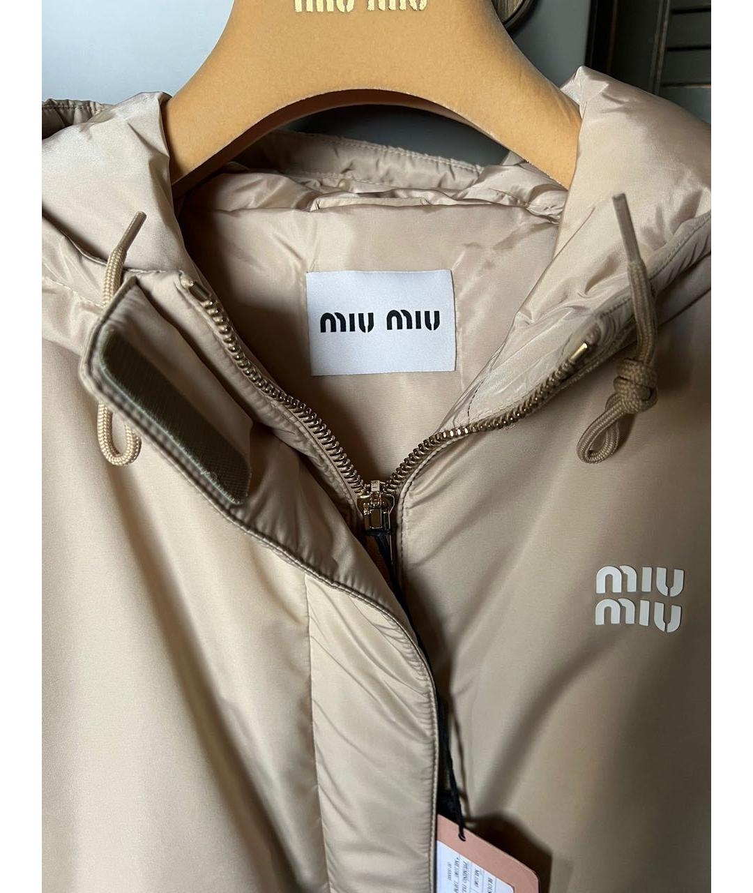 MIU MIU Бежевый полиэстеровый пуховик, фото 3