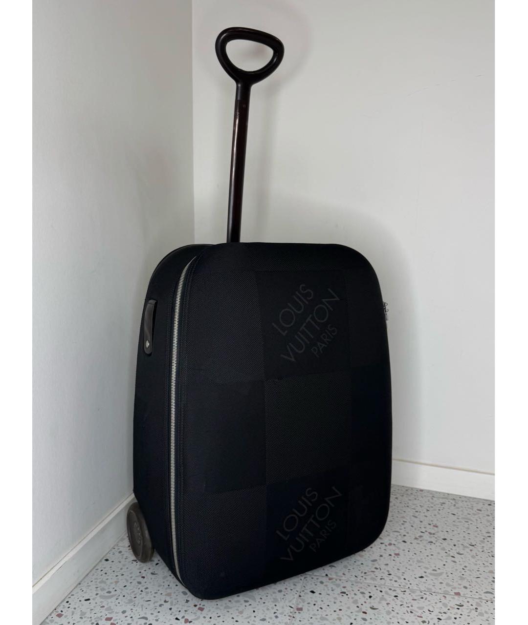 LOUIS VUITTON Черный тканевый чемодан, фото 2