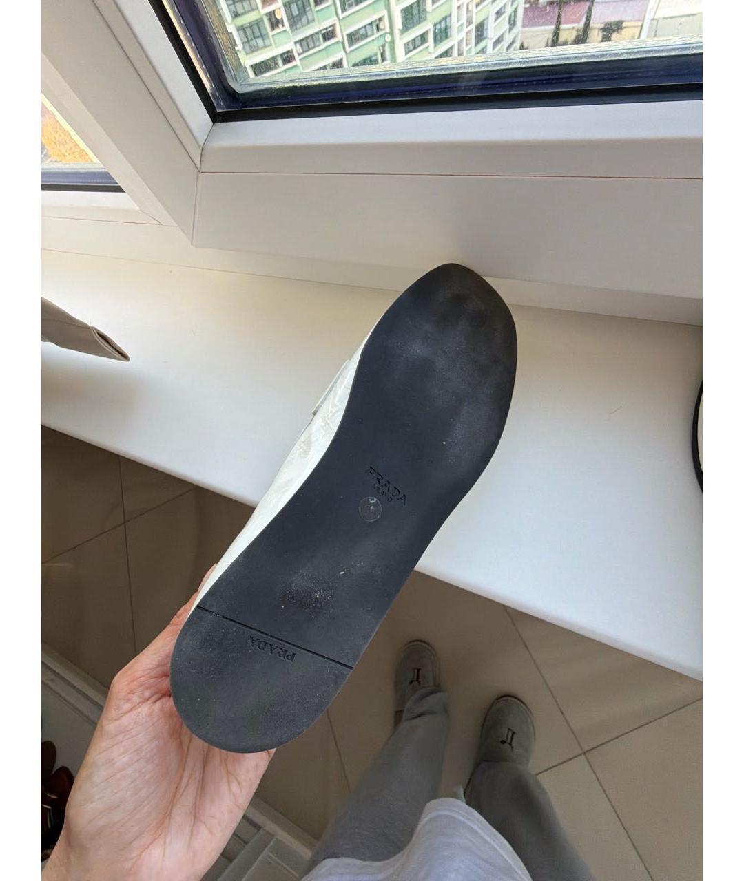 PRADA Белые балетки из лакированной кожи, фото 5