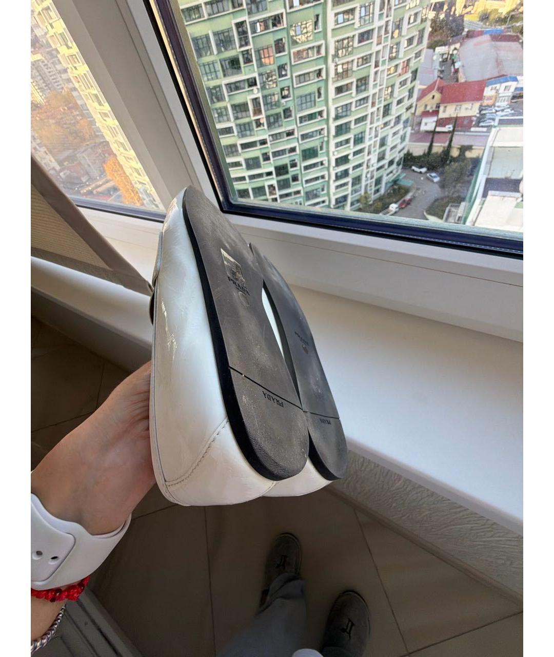 PRADA Белые балетки из лакированной кожи, фото 6