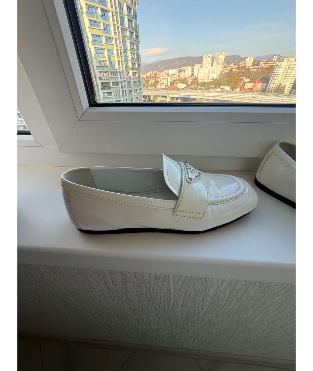PRADA Белые балетки из лакированной кожи, фото 9