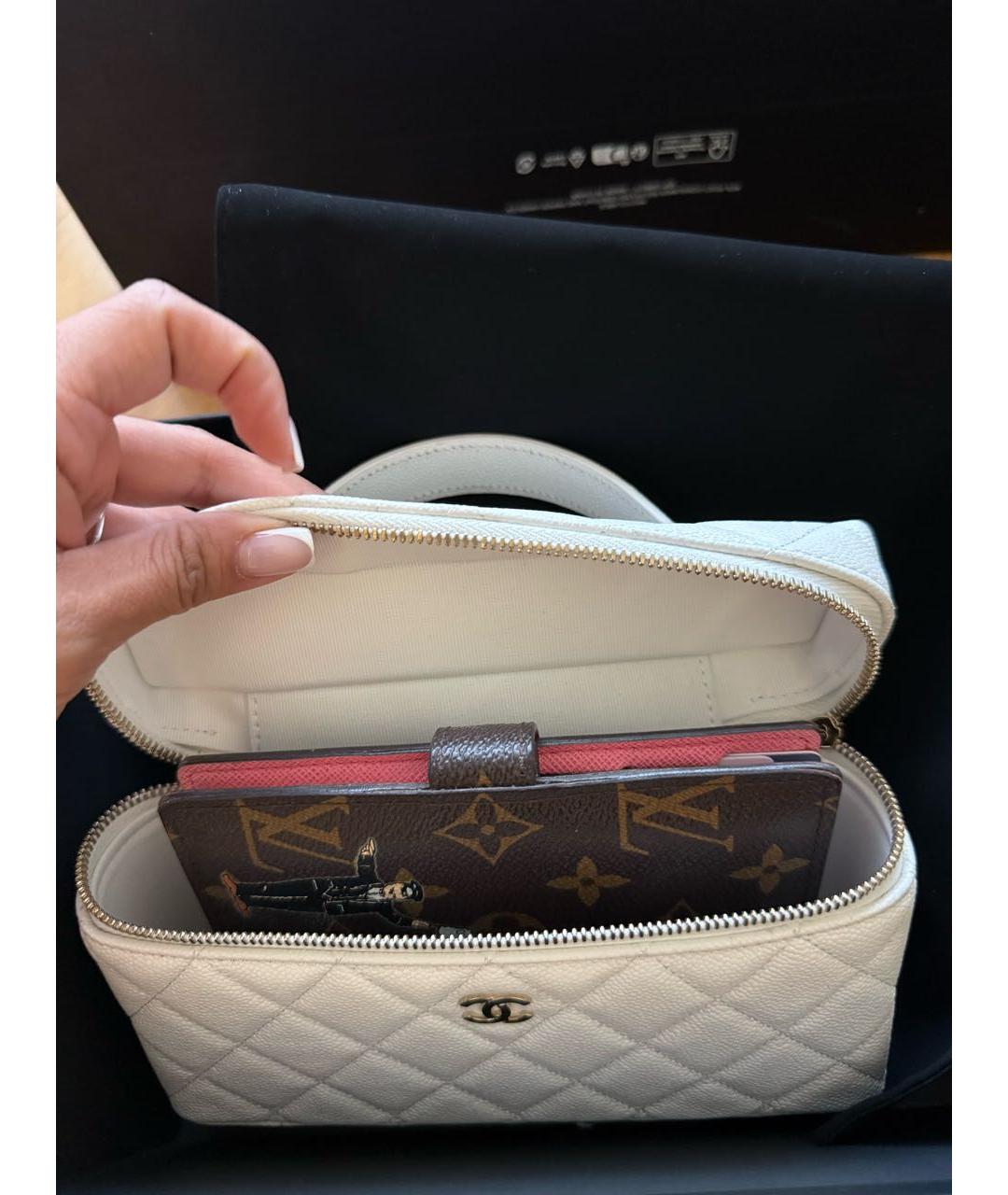 CHANEL Белая кожаная сумка через плечо, фото 7