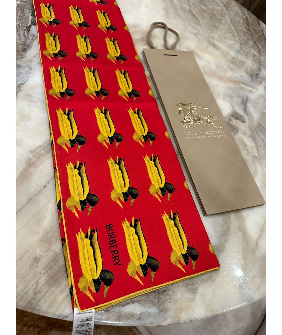 BURBERRY Красный шелковый платок, фото 4