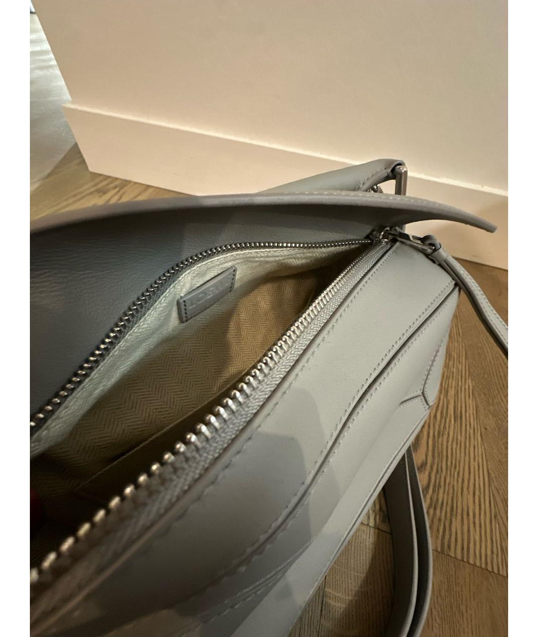 LOEWE Серая кожаная сумка с короткими ручками, фото 4