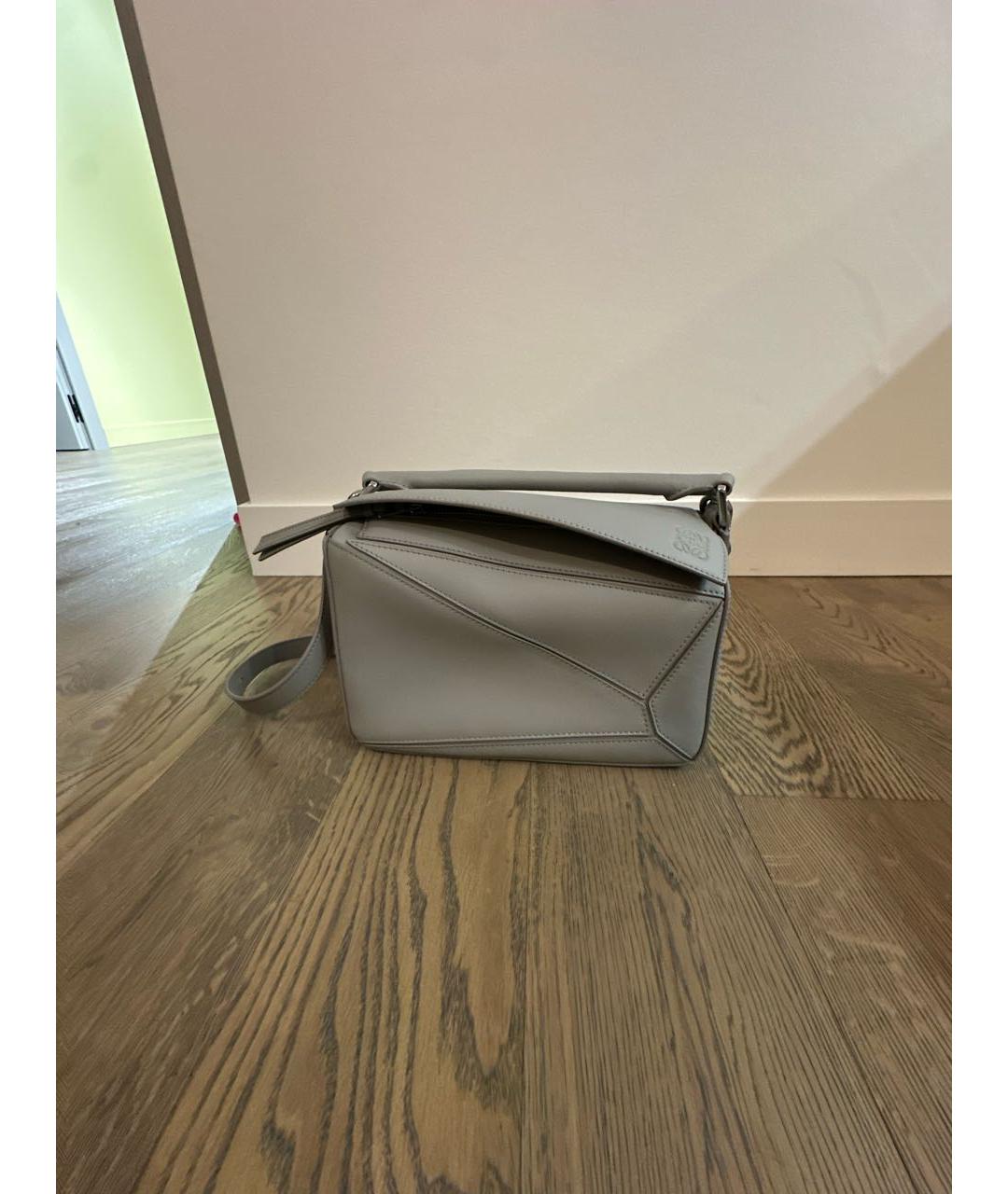 LOEWE Серая кожаная сумка с короткими ручками, фото 8