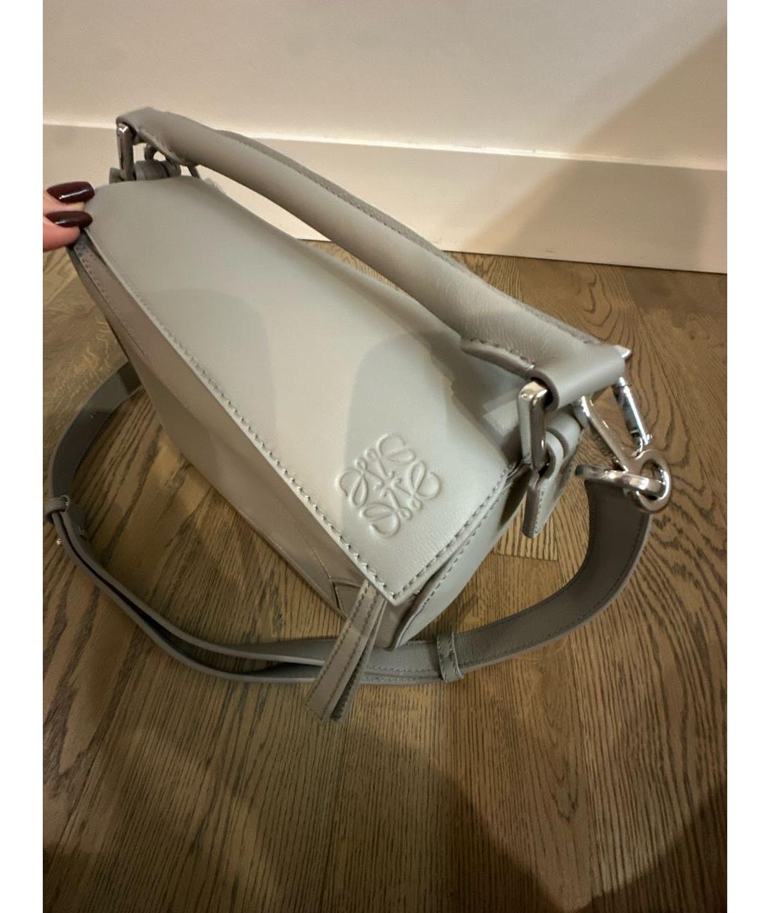 LOEWE Серая кожаная сумка с короткими ручками, фото 6