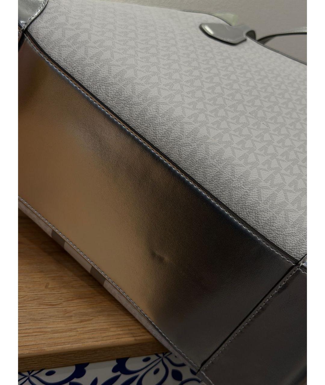 MICHAEL KORS Белая дорожная/спортивная сумка из искусственной кожи, фото 3