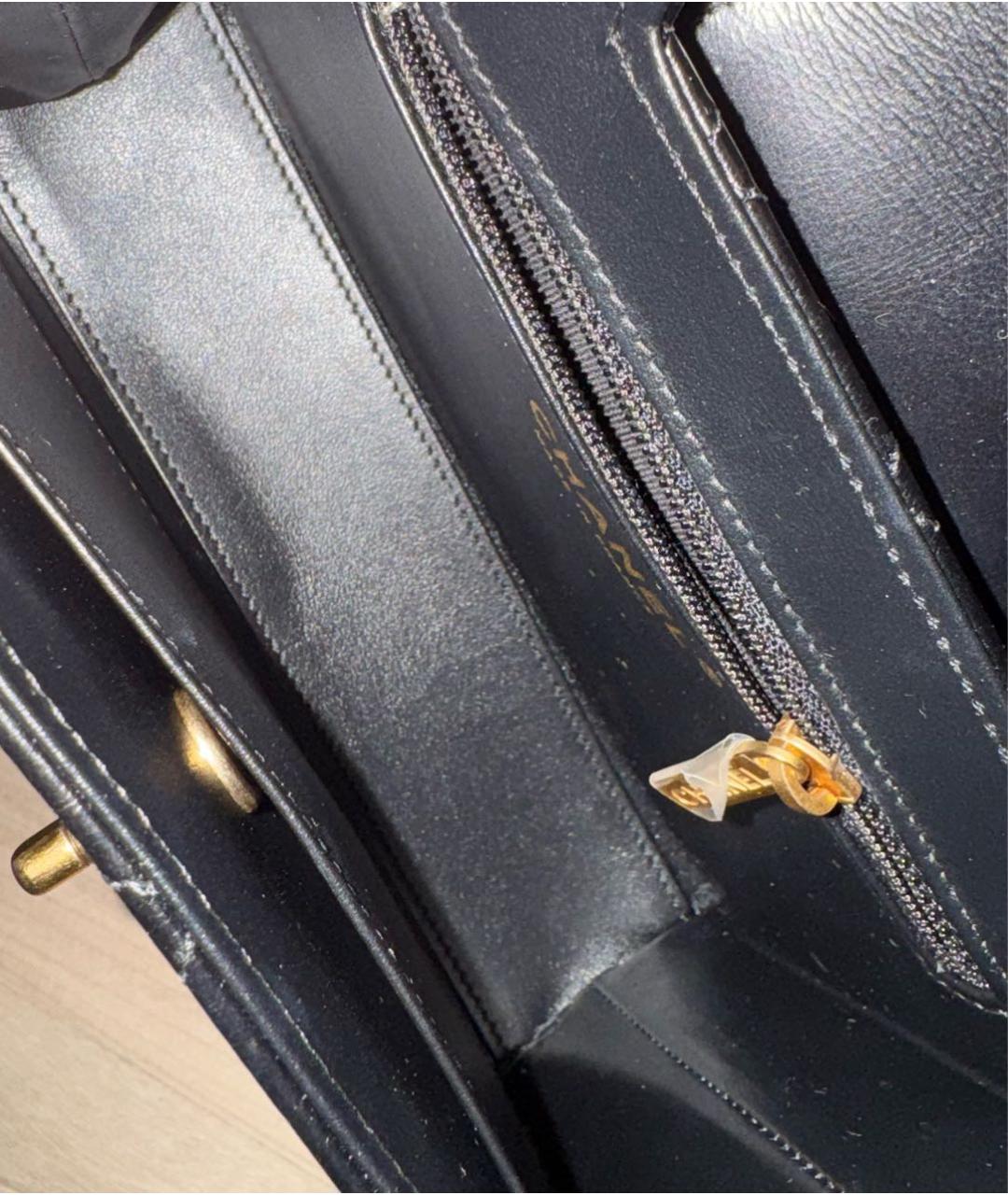 CHANEL Черная кожаная сумка с короткими ручками, фото 7