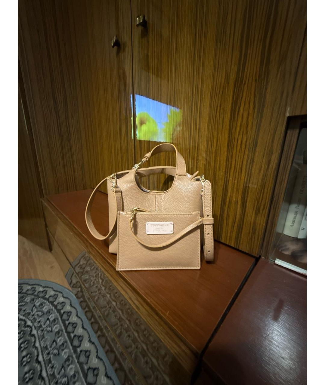 COCCINELLE Коричневая кожаная сумка с короткими ручками, фото 7