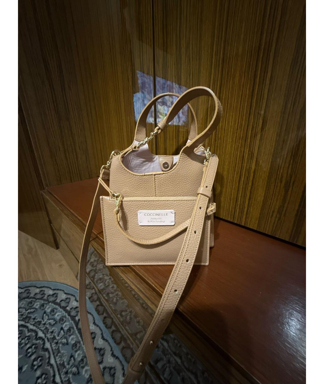 COCCINELLE Коричневая кожаная сумка с короткими ручками, фото 5