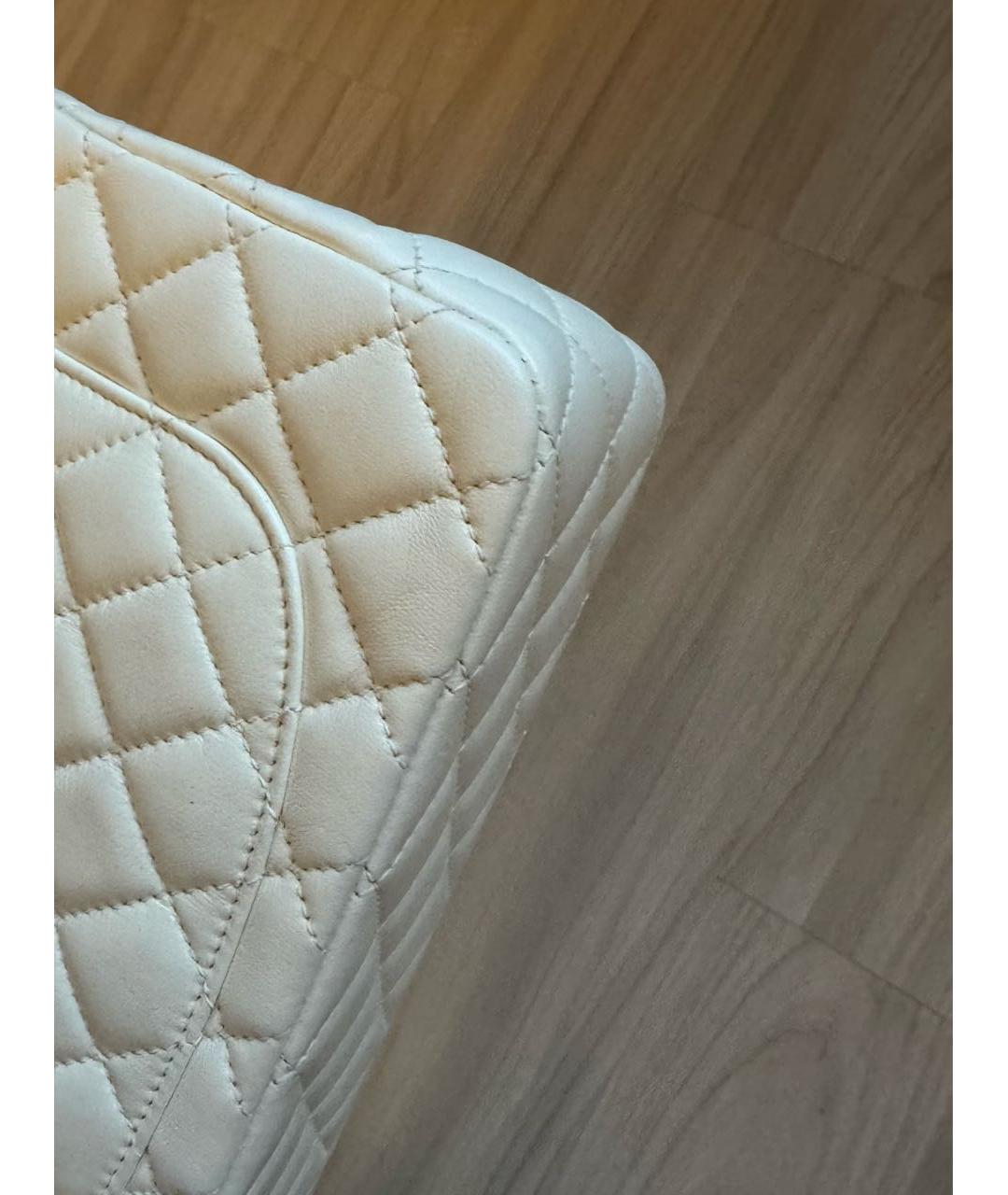 CHANEL Белая кожаная сумка с короткими ручками, фото 5