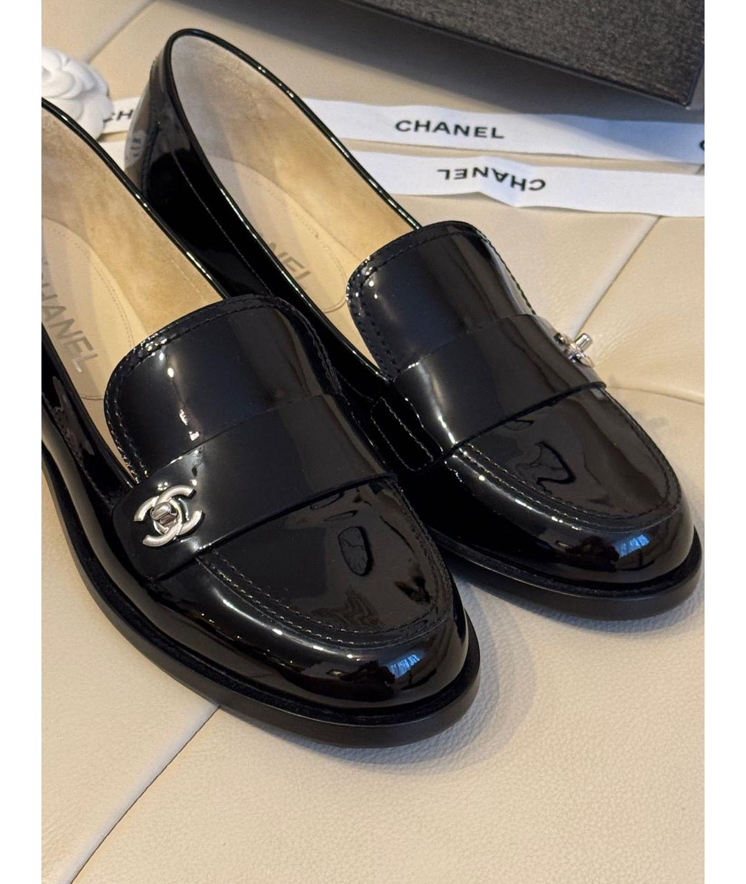 CHANEL Черные лоферы из лакированной кожи, фото 3