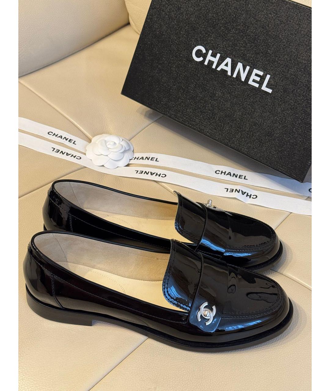 CHANEL Черные лоферы из лакированной кожи, фото 2