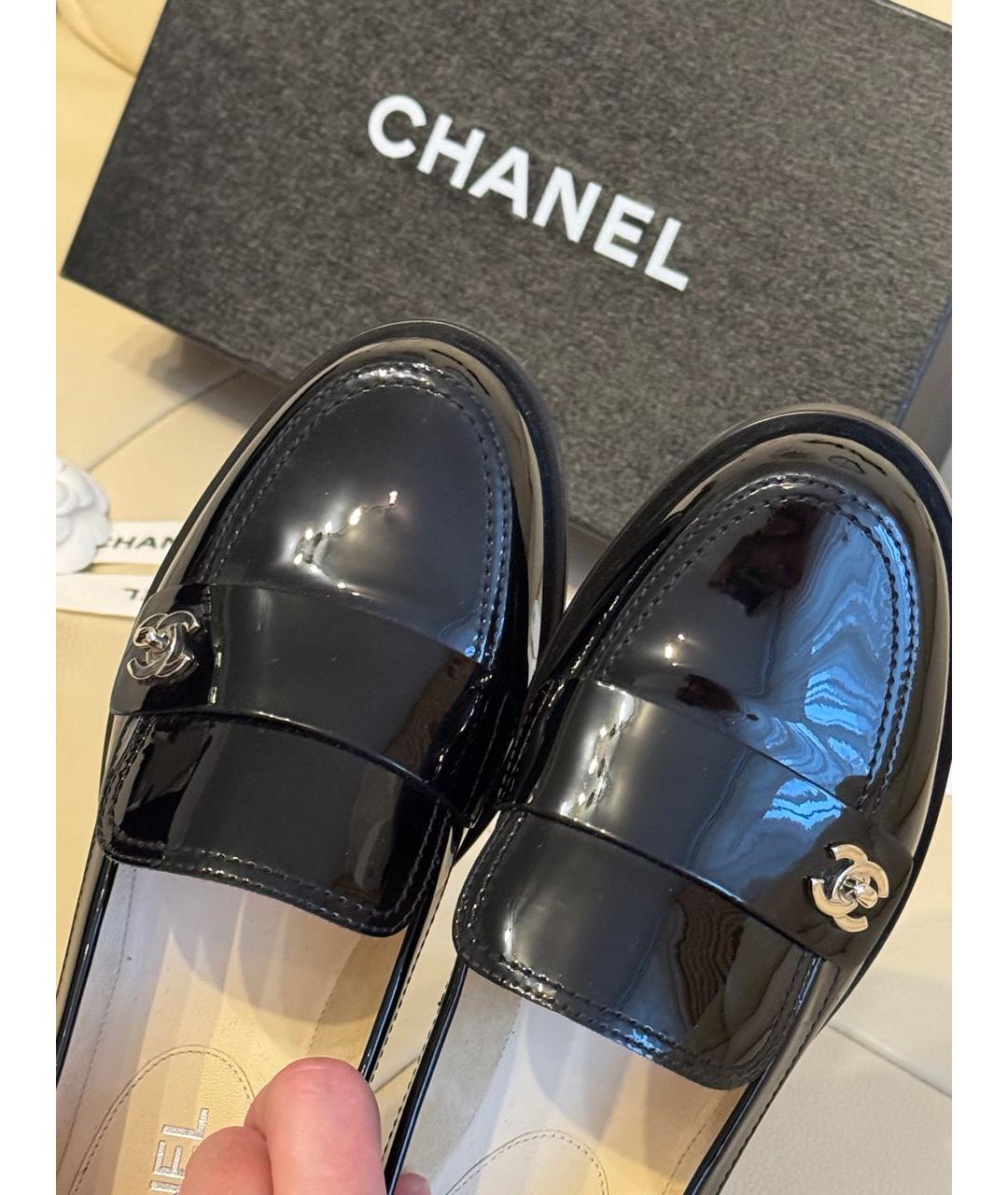 CHANEL Черные лоферы из лакированной кожи, фото 6