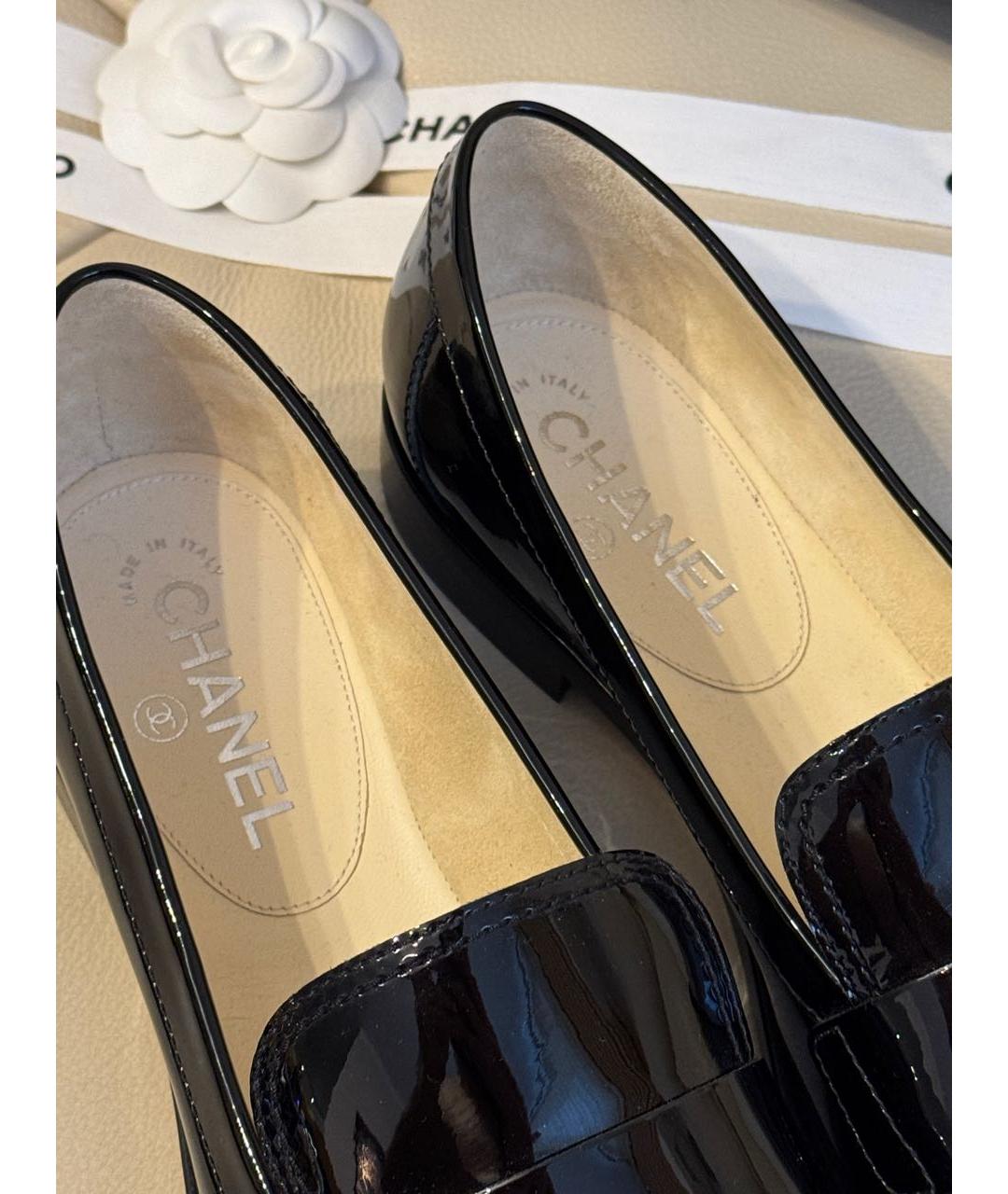 CHANEL Черные лоферы из лакированной кожи, фото 4