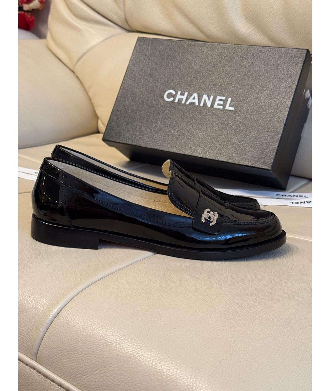 CHANEL Черные лоферы из лакированной кожи, фото 9