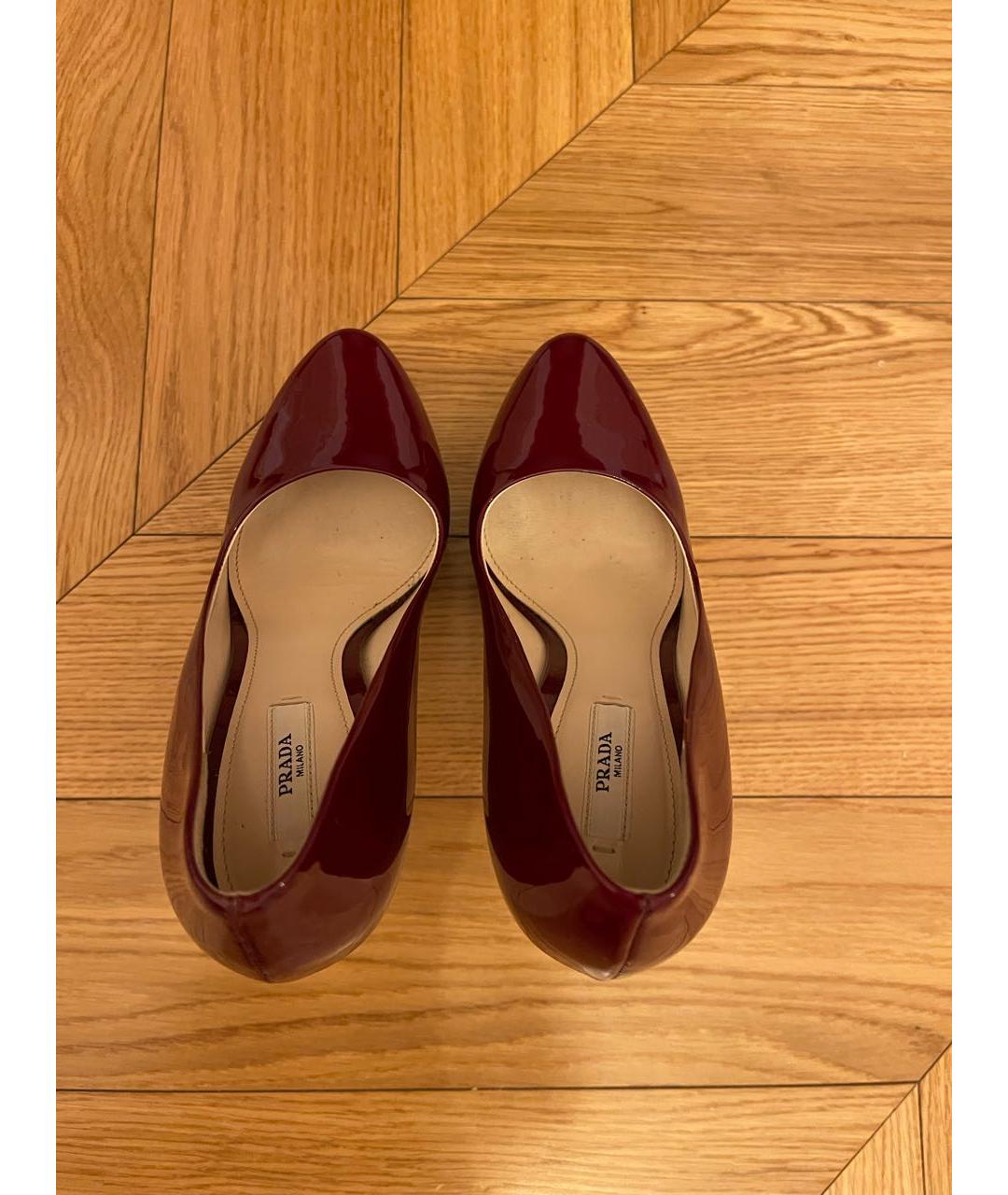 PRADA Бордовые туфли из лакированной кожи, фото 3