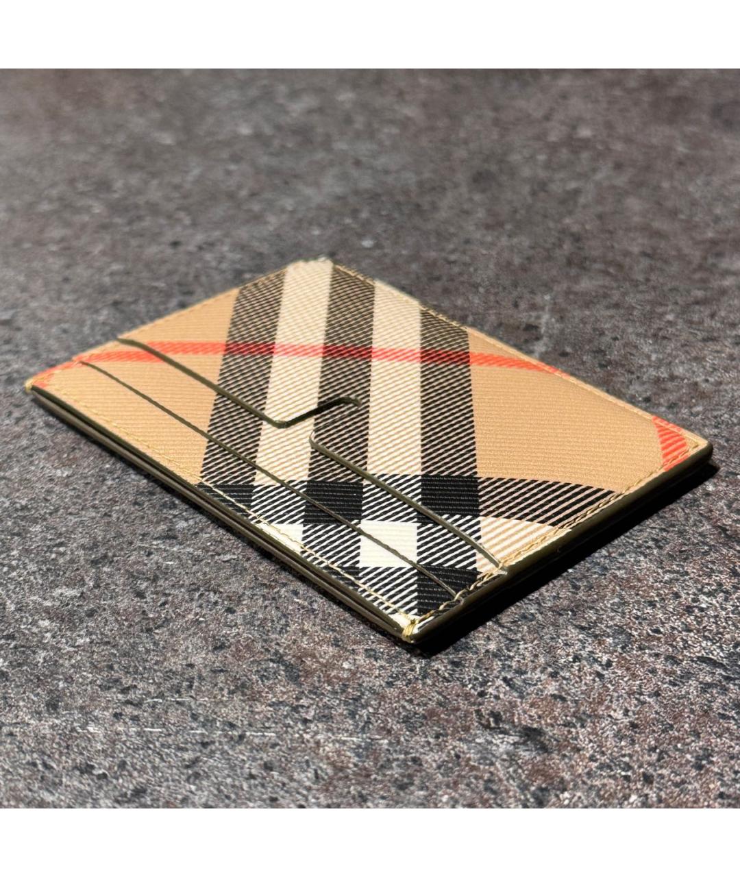 BURBERRY Бежевый кожаный кардхолдер, фото 4