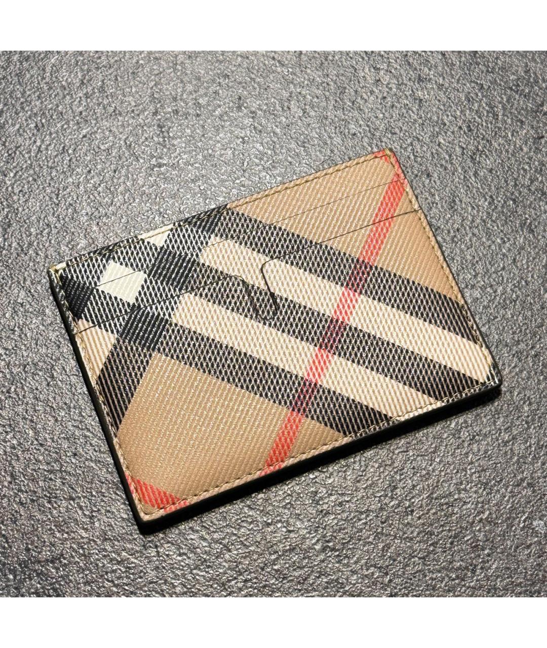 BURBERRY Бежевый кожаный кардхолдер, фото 3