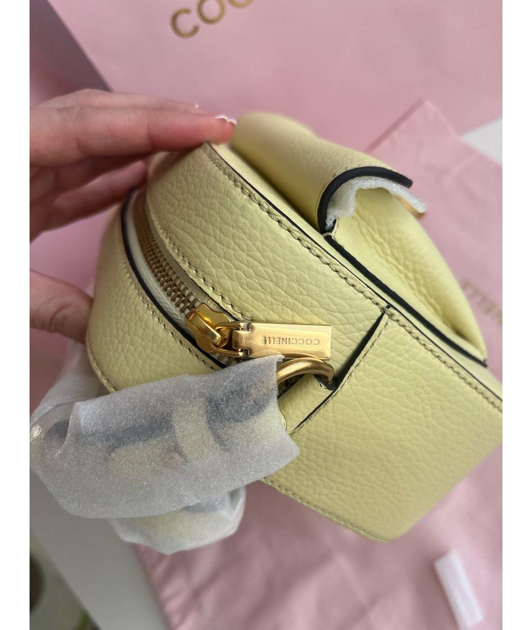 COCCINELLE Желтая кожаная сумка через плечо, фото 4